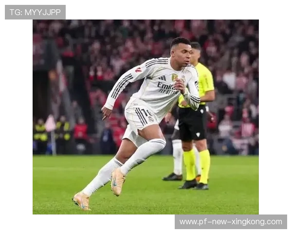 姆巴佩空当突破如闪电穿梭——速度与技巧的完美结合